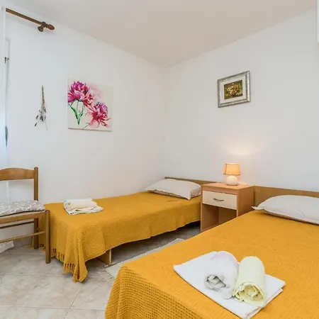Apartment 1 Bedroom Pet Friendly In Pag *
