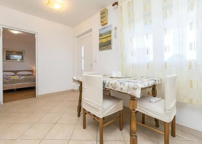 1 Bedroom Pet Friendly In Pag Appartamento Pag Town